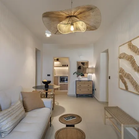 Morfes Luxury By Caldera Фиростефани