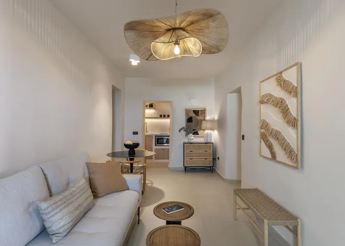 Morfes Luxury By Caldera Фиростефани