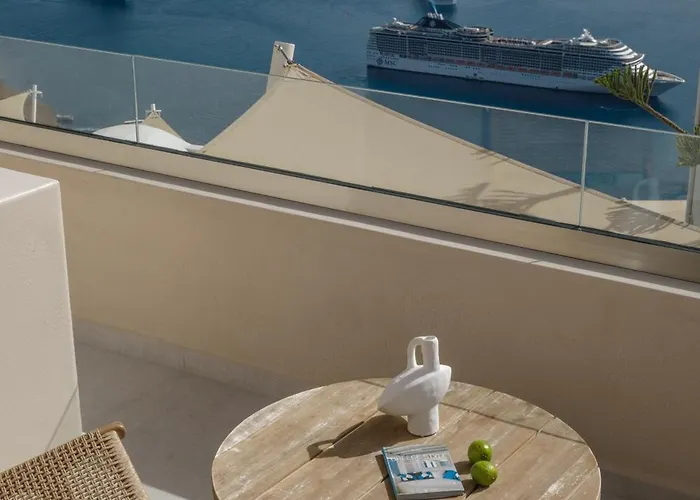 Morfes Luxury By Caldera Фиростефани